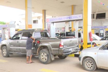 Filas por combustible no cesan en el eje troncal y ya son más de dos semanas con este problema