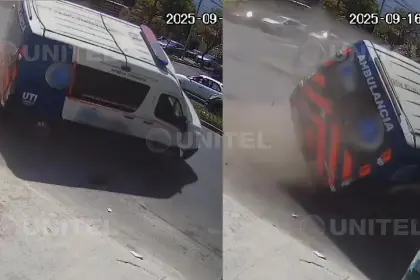 Video: dos paramédicos quedan heridos y una ambulancia volcada tras ser impactada cuando iba a una emergencia