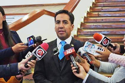 Ministro de Trabajo dice que el Gobierno está abierto a negociar con sectores afectados por el fin del subsidio al diésel 