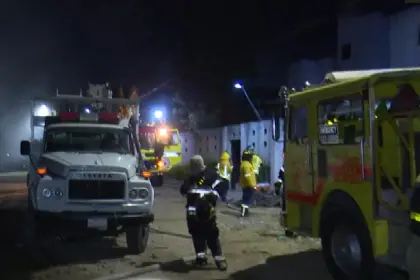 Incendio cerca del Cambódromo: Carros bomberos se quedan sin diésel y piden ayuda con el combustible