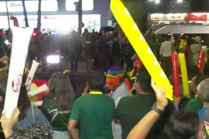 En vivo: Mira el ‘Banderazo’ de la hinchada boliviana en Monterrey en apoyo a la Verde