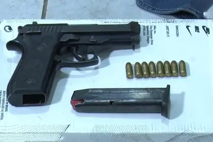 Balacera en Santa Cruz: Extranjeros aprehendidos tenían un arma y motos con las que presuntamente operaban