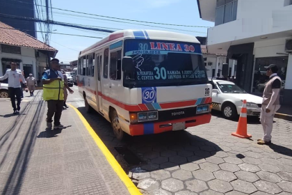 El ordenamiento del transporte urbano en el centro cruceño no se concretó y la Alcaldía habla de “concientización” 