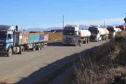 Liberan 100 cisternas paradas en la planta de Senkata tras el desbloqueo de carreteras en La Paz