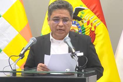Vocero presidencial denuncia secuestro de trabajadores de YPFB en toma de pozo petrolero en Santa Cruz