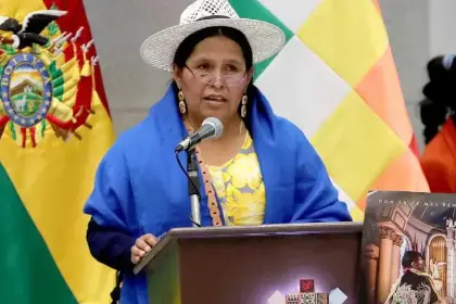 Interpol señala que Sabina Orellana, exministra de Arce, intentó salir del país por la frontera con Argentina