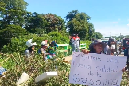 Mototaxistas suspenden bloqueos en El Torno y advierten con retomar la medida si no mejora la calidad de la gasolina