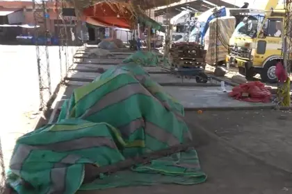 Puestos cerrados y sin fruta en el mercado campesino de Cochabamba por los bloqueos