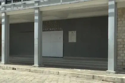 Subnacionales: Denuncian que el TED de Santa Cruz estaba cerrado, pese al anuncio de trabajo en feriado