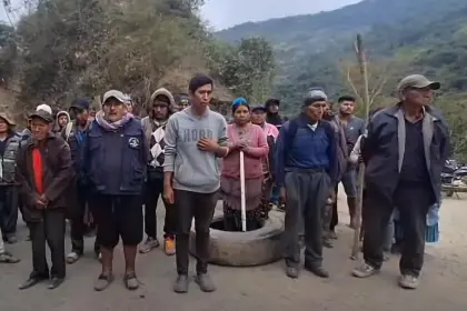 La Paz: Bloqueadores dicen que permitirán el paso de cisternas con combustible y GLP hacia los Yungas