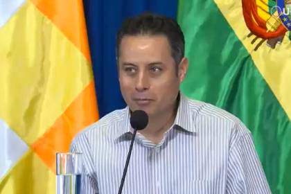 Lara dice que Russo no debería ser comandante de la Policía en Bolivia por un fallo Constitucional