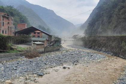 Hallan el cuerpo de uno de los mineros que cayó al río junto a tres de sus colegas en Puente Villa 