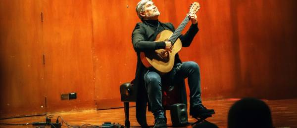 Piraí Vaca Sotomayor es un concertista de guitarra reconocido internacionalmente