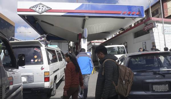 Posturas a favor y en contra marcan el panorama ante el nuevo precio de los combustibles