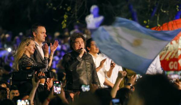 Argentina restablece impuestos a exportaciones agrícolas; mantiene exención a la carne