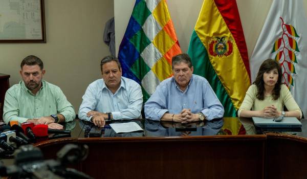 Gobierno y cañeros acuerdan elevar al 15% la mezcla de etanol con gasolina desde noviembre y al 18% desde abril de 2027