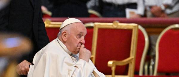 papa Francisco deberá permanecer en reposo