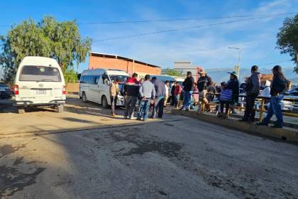 Transporte libre de Cochabamba bloquea el ingreso a la Refinería de Valle Hermoso por la calidad del combustible