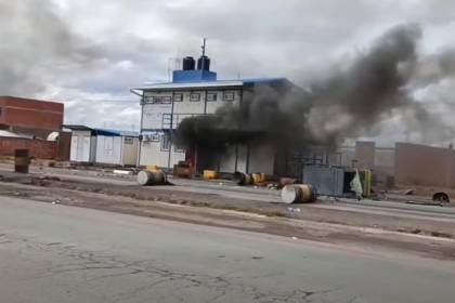 Se registra un incendio en la tranca de Achica Arriba en La Paz tras el operativo de desbloqueo