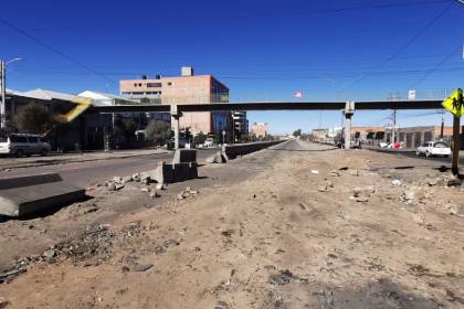 Senkata: Sin bloqueadores, solo piedras y escombros se observan en las vías de esta zona en El Alto