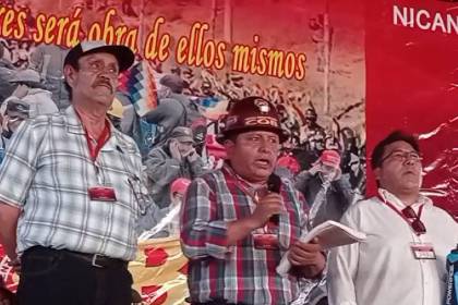 Entre abucheos y aplausos, Juan Carlos Huarachi deja el cargo como máximo dirigente de la COB que mantuvo casi 8 años