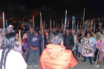 Cocaleros se movilizan en un cuartel y otras zonas del trópico; el Gobierno rechaza acusación de Evo y dice que se debe cumplir la ley