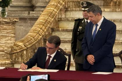 Rodrigo Paz promulga ley para suspender al fiscal general y designar un interino