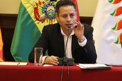 “Yussef Akly se pasea como si nada”: Lara cuestiona que expresidente de YPFB esté libre 