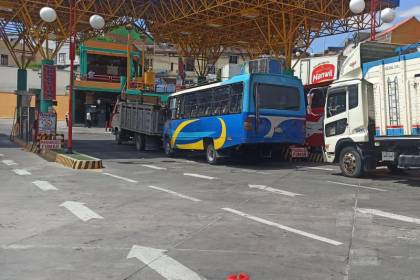 El Alto: Choferes dicen que les venden diésel solo para el viaje de ida; para la vuelta deben hacer fila otra vez