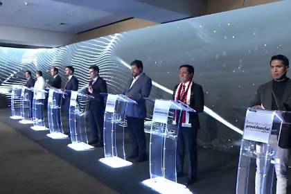 Con los 8 candidatos presidenciales, arranca el debate convocado por el TSE en Santa Cruz
