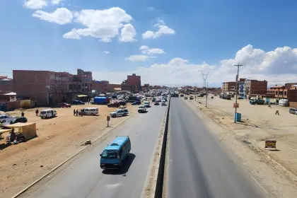 Triple colisión en la carretera La Paz – Oruro deja cinco heridos, entre ellos una bebé de 10 meses