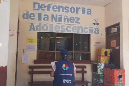 “Arréglatelas como puedas”: Niño es abandonado por sus padres, que vaciaron su casa antes de marcharse