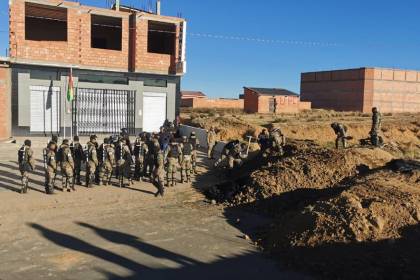 Ministro de Gobierno anuncia operativo policial y militar para apertura de un corredor humanitario este sábado