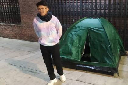 Imitador de Calef Terán acampó un día antes para ser el primero del casting de Yo Me Llamo en Cochabamba este sábado