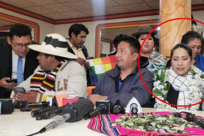 Wilma Alanoca, exministra de Culturas, fue presentada como la acompañante de Evo Morales para las elecciones generales