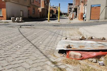 Consternación en El Alto: Vecinos encuentran a una mujer sin vida en plena vía pública 