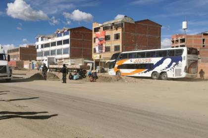 Levantan bloqueo en la carretera La Paz–Oruro tras varias horas de protesta contra el trameaje