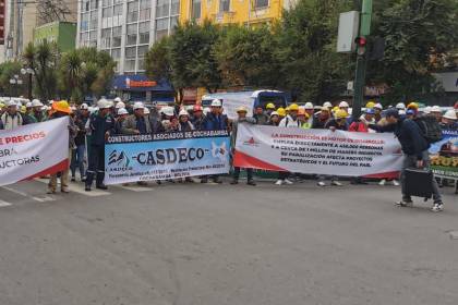 Constructores se declaran en emergencia y exigen al Gobierno un decreto para la nivelación de los precios de las obras estatales 