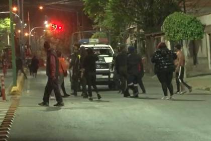 Peleas en plena vía pública en Cochabamba acaban con cinco personas arrestadas