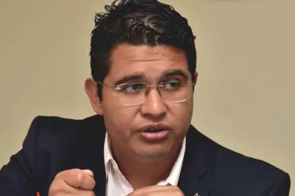 Piden solidaridad por Vladimir Peña, el exsecretario de la Gobernación cruceña, quien atraviesa un delicado momento