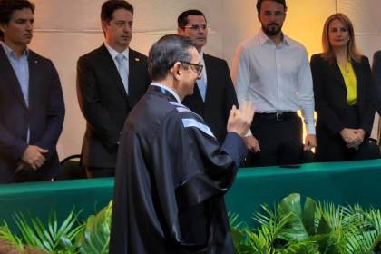 Oscar Ortiz Antelo es posesionado como rector de la Universidad Privada de Santa Cruz de la Sierra (UPSA)