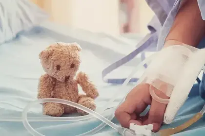 Muere el niño “maltratado” que luchaba por su vida tras sufrir un fuerte golpe en la cabeza; su padre será puesto ante un juez 