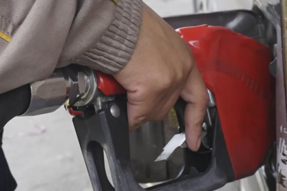 “No hemos podido ejercer nuestro derecho al voto”: transportistas permanecieron en las filas por combustible 