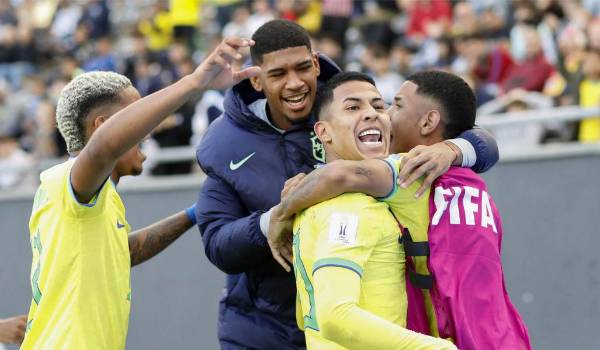 El conjunto brasileño se impuso por goleada a Túnez y en cuartos enfrentará a la selección de Israel.