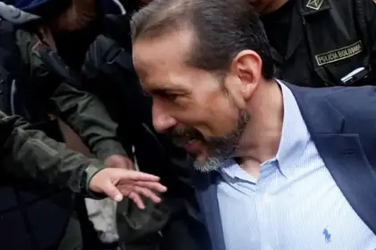 “Hay que ser muy cínicos para pedir el voto a un país al que hundieron”, dice Camacho sobre Del Castillo, Arce y Andrónico
