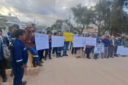 Cochabamba: Distribuidores de GLP protestan en la Refinería de YPFB; exigen incremento en el precio de la garrafa de gas