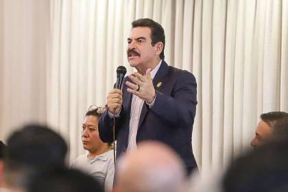 Sala Plena del TSE declara infundada la impugnación y ratifica habilitación de Manfred Reyes Villa