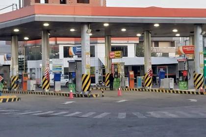 “Lo único que nos queda es esperar el cambio de gobierno”, dicen choferes ante falta de combustible