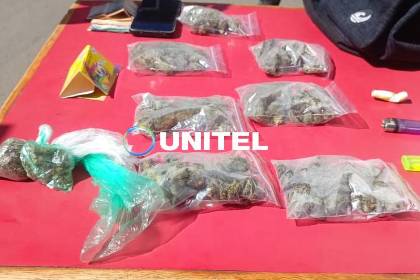 El “fuerte olor a marihuana” delató a un hombre que llevaba droga en una mochila en El Alto