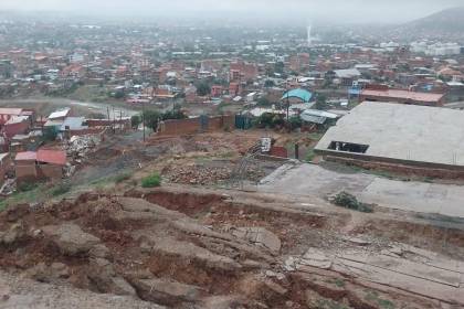 Debido a las constantes lluvias, al menos 50 viviendas corren el riesgo de colapsar en Cochabamba